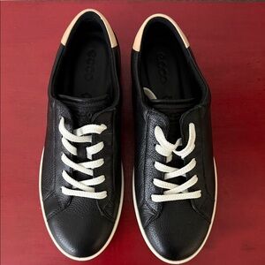 Ecco Black Leather Casual Shoes
